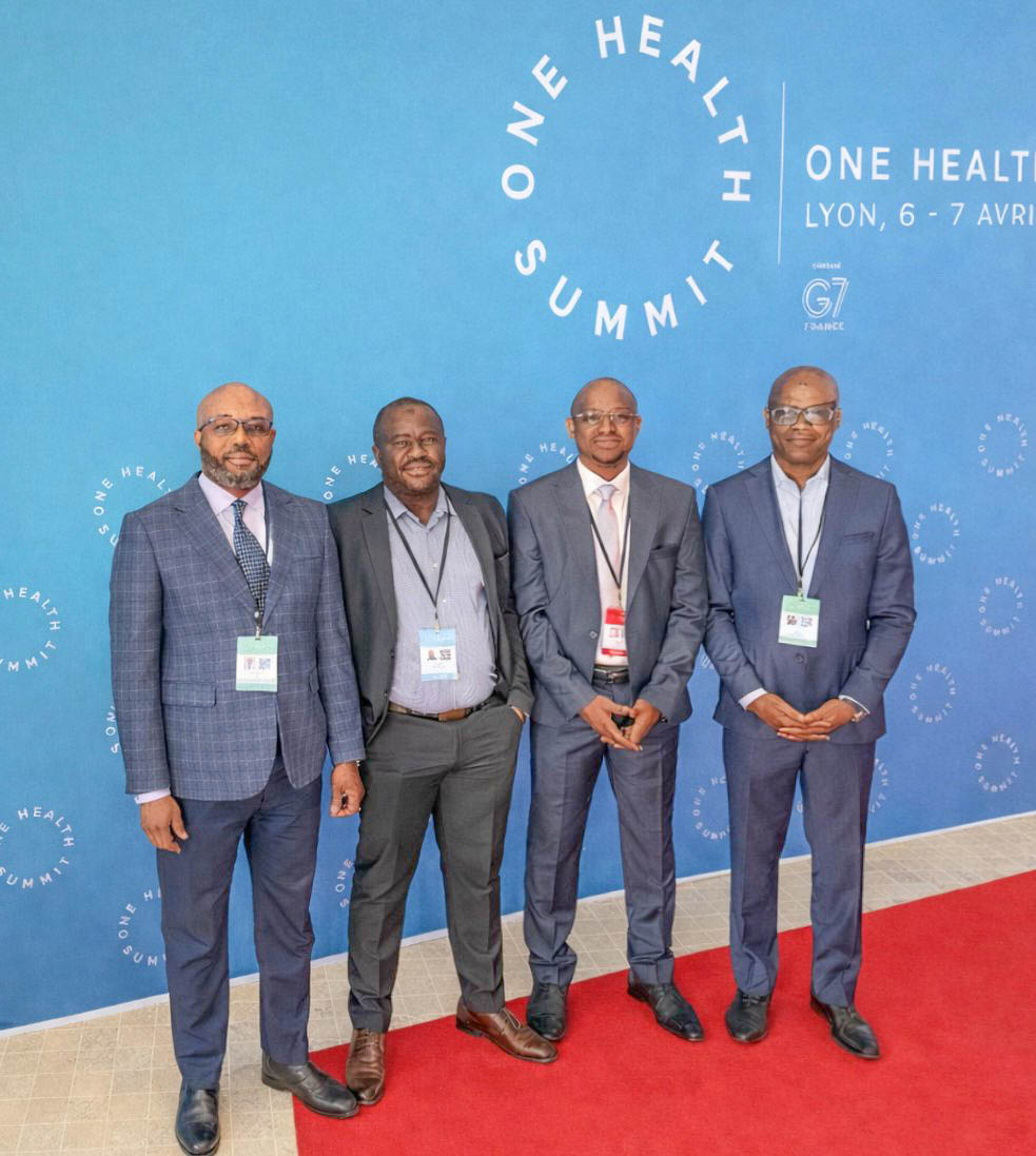 UGANC_Guinee's tweet photo. L'UGANC au Sommet One Health de Lyon
À l'occasion de la Journée Mondiale de la Santé, le recteur, le Pr Keita, et le Directeur du CERFIG, le Pr Touré, participent au Sommet One Health, qui se tient les 6 et 7 avril 2026 à Lyon.
#OneHealth #TempleDuSavoir #UGANC #CERFIG #Guinée https://t.co/dC68LFCcQ7