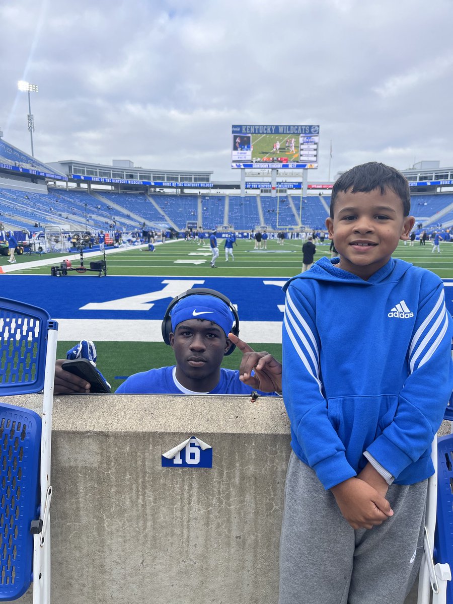 CoachCombs7's tweet photo. @GilmoreHardley great seeing you this morning at practice.  You remember me and my son right?  You gifted him some gloves after the game.  Which he cherishes till this day.  How long are you gonna be out? https://t.co/Ry5fP0GZyL