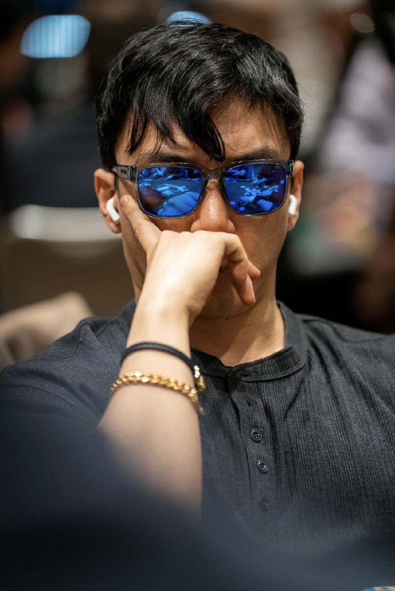 덥솝 어플에 뜬 정커트! 
넘 포스있는데 모자 썼었니…? ㅋㅋㅋㅋㅋㅋㅋㅋ 앞머리 머ㅓ야ㅠㅋㅋㅋㅋㅋㅋㅋㅋ