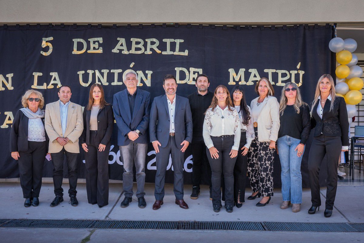 mauricio_petri's tweet photo. Participando del emotivo acto por el 60° aniversario de la Escuela Batalla de Maipú de Palmira, San Martín 📚

Como nos enseña Batalla de Maipú, tras cada dificultad llega la oportunidad de levantarnos con más fuerza. https://t.co/WDsn5wBUxD
