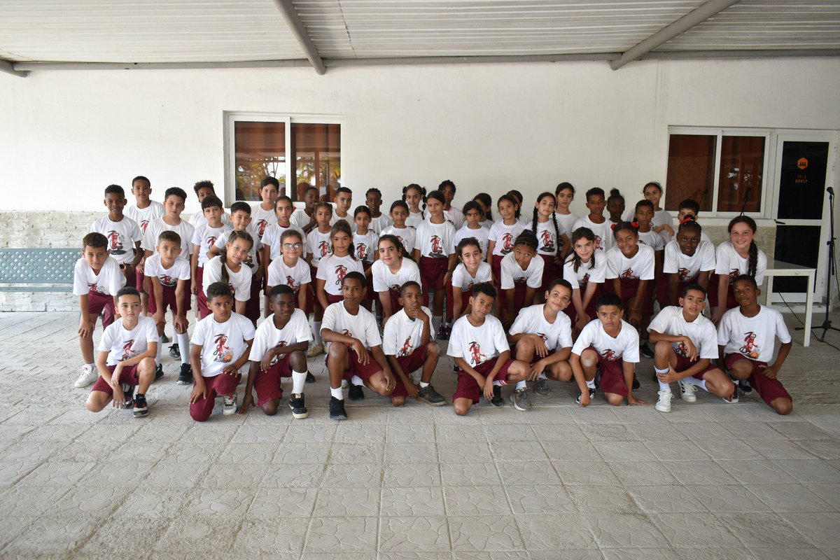 La clausura de la Jornada conmemorativa en saludo al 4 de abril “Dibujando Sonrisas” ✨🧡 se desarrolló mediante una actividad conjunta con los Círculos de Interés “Aprendiendo con Seisin” y “Todo Verde con Seisin”, 
#SEISA #GELECT #DibujandoSonrisas #OPJM #UJC #Cuba