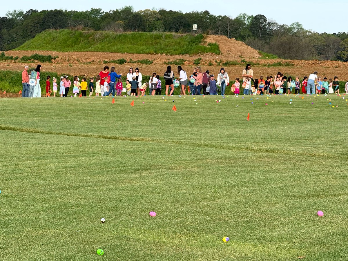 NGTurf's tweet photo. The Easter Bunny clocked in early at the Whitesburg farm 🐰🌷
Bus after bus of Whitesburg Elementary students hopped into our fields for an egg hunt of 7,000 hidden surprises. It was an egg-citing day. Safe to say it was a big win for the kids and a fun test for our Zoysia. https://t.co/6PvozDvVpT