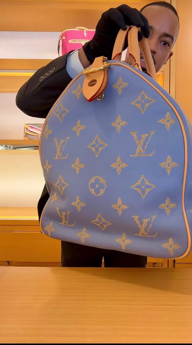 Louis Vuitton is not playing this summer whew 🥵🥵🥵🥵🥵🥵