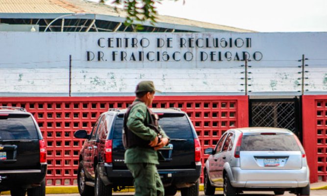 oveprisiones's tweet image. 🚨 #OVPDenuncia Murió otro preso por condición de salud

Este martes #7Abril murió bajo custodia del Estado un hombre identificado como Dionisio de Jesús Santiago Portillo, quien se encontraba recluido desde hace varios año en la antigua cárcel de El Marite #Zulia. 

La causa de