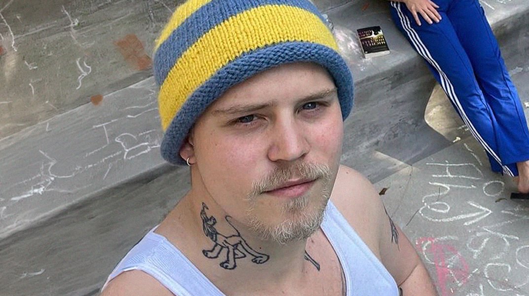 yungleanbrasil's tweet image. What is this genre of men called?