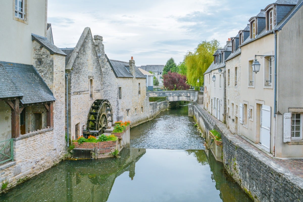 LinkParis.com tweet media