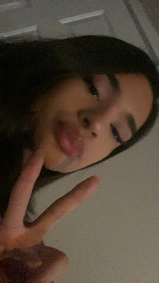 Pcklol12's tweet image. 🦢 #latino #latina #mlm #fem #ladyboy #femboy