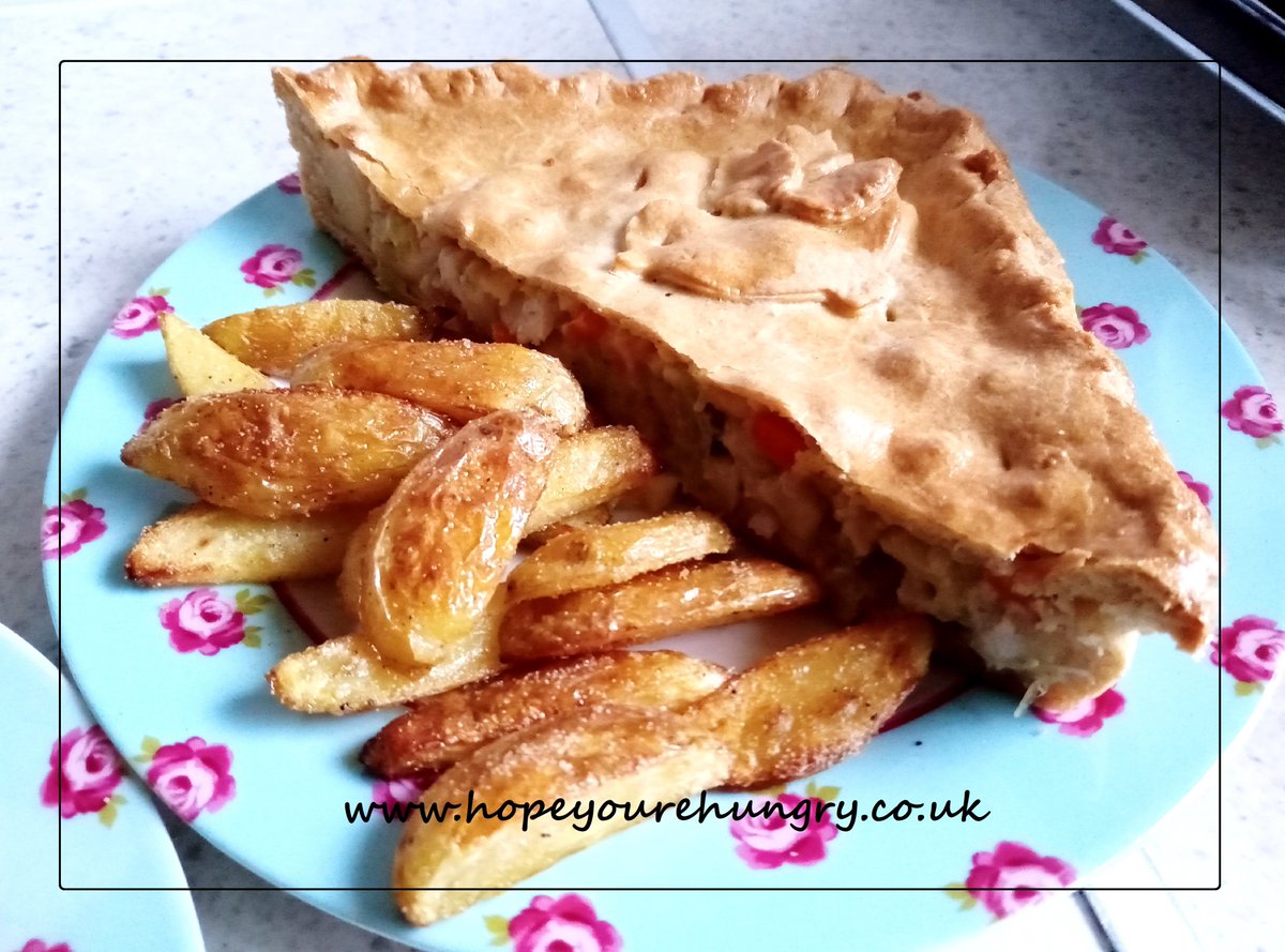 re_hungry's tweet image. Happy #Tuesday lovely Hungrys! Leftover roast chicken is perfect for my easy chicken pie - recipe: hopeyourehungry.co.uk/spring-a-leek/ Melt-in-the-mouth buttery pastry, crammed with chicken &amp;amp; vegetables - delicious! Stay hungry! ;) x #bakeithappen #recipes #comfortfood #leftovers #dinner