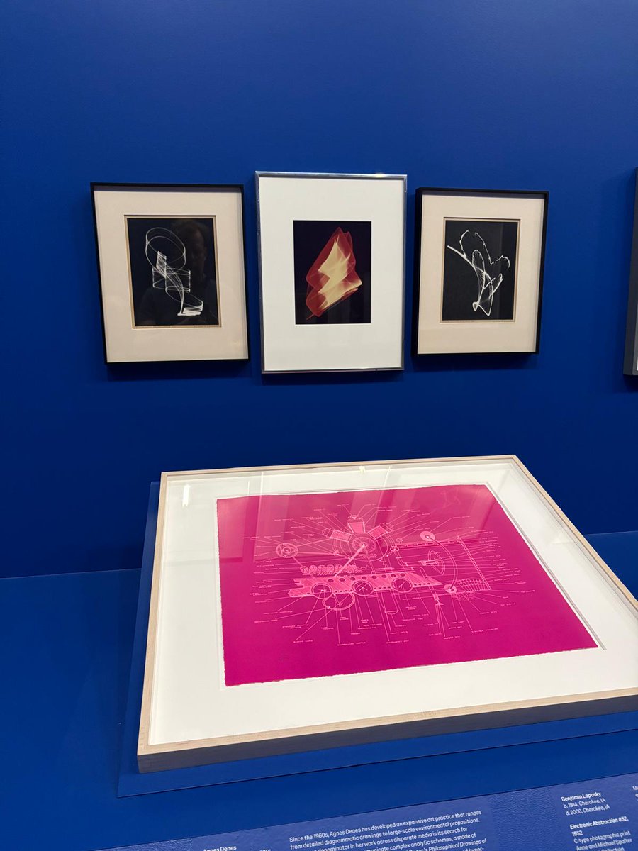 Interface_art's tweet image. Just visited the newly reopened @newmuseum in NY!  Beautiful to see major institutions finally giving digital art the attention and space it deserves. Who can name the artists in these photos? Drop your names 👇 #DigitalArt #NewMuseum #ContemporaryArt