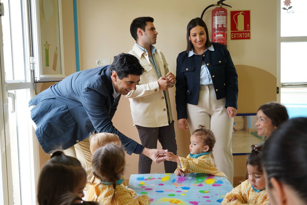AytoCoin's tweet photo. 📝🧒 Esta mañana hemos visitado la Escuela Infantil Triciclo, donde hemos compartido momentos muy especiales con los alumnos y el equipo docente. Ya está abierto el plazo de inscripción para nuevos alumnos de 0 a 3 años.

📅 Tenéis del 1 al 30 de abril para realizar la solicitud. https://t.co/LOifUEZzxp