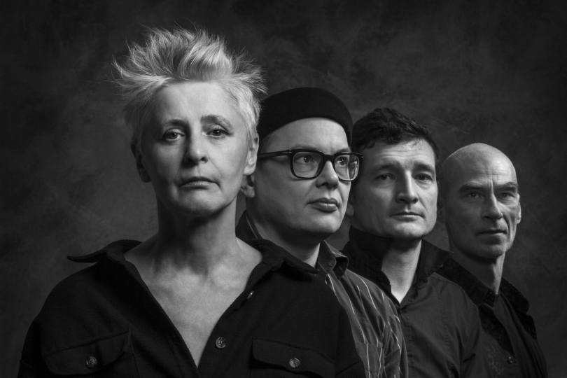dk_ostrov's tweet photo. NAČEVA EXKLUZIVNĚ V DOMĚ KULTURY 🎼

Kultovní album „Nebe je rudý“ slaví 30 let! Zažijte syrovou energii trip-hopu, hlas Moniky Načevy a poezii Jáchyma Topola v novém audiovizuálním provedení.

🗓️ 7. 5. 2026 | 20:00 📍 DK Ostrov 
🎫 V dubnu za 350 Kč!👇 https://t.co/xc8DxkEfNn