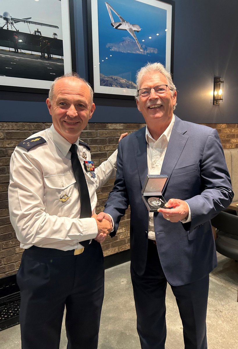 FRDefenseUSA's tweet image. French Defense Attaché Gen. P. Morand met Mr David Alexander, President of @GenAtomics_ASI. After visiting Poway’s factories and Grey Butte's testing facilities, they were presented with MQ9B STOL and AEW, CCA responses, MQ9A's evolutions for 🇫🇷. 
#FranceUSA #DefenseCooperation