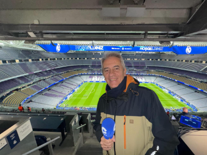 tjcope's tweet photo. 🏟️ ¡Todo listo en el Bernabéu!
💥 REAL MADRID - BAYERN
➡️ Ida Cuartos #ChampionsLeague 
#RealMadridBayern

📻 COPE | https://t.co/V8DGUQnLkh | APP | Audio Movistar
🔴 YT https://t.co/Uur9tZRD7G

🎙️ @lamacope
🎧 @miguelitocope
🎧 @AranchaMOBILE

©️ @msanchisoficial
🤯 Poli Rincón
🗞️ @alfredo_relano
✈️ @millangenzor
🎺 @pedritonumeros