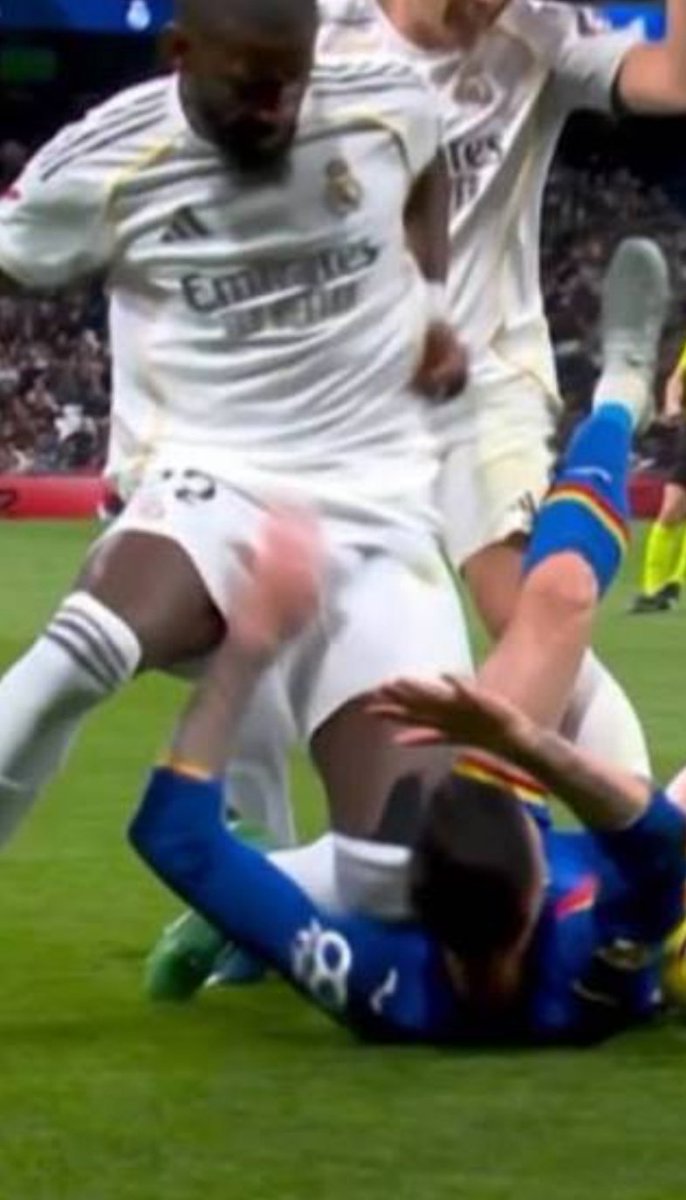 أوليه برشلونة tweet media