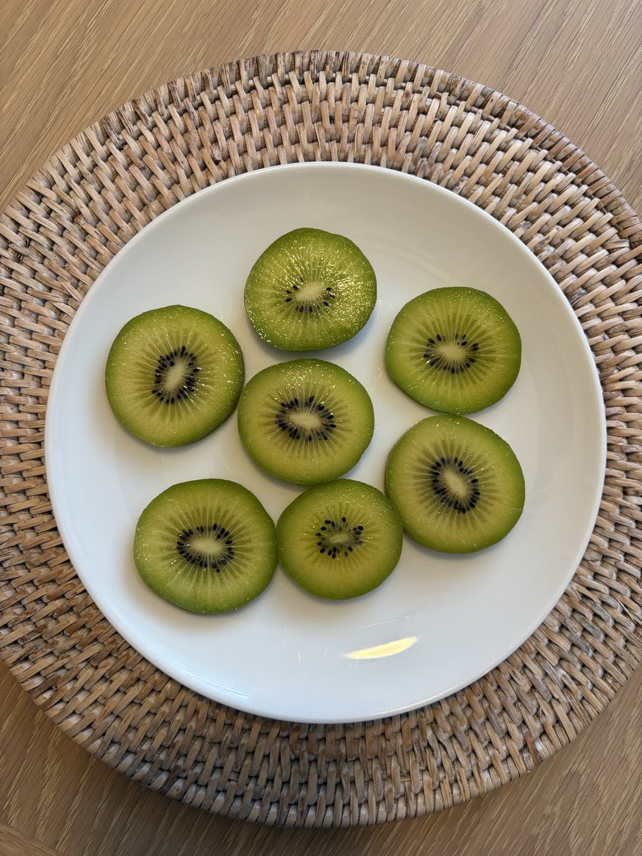 gymmaxxfit's tweet image. Other than golden kiwi, what are other S tier fruits? 

I would have to say watermelon.