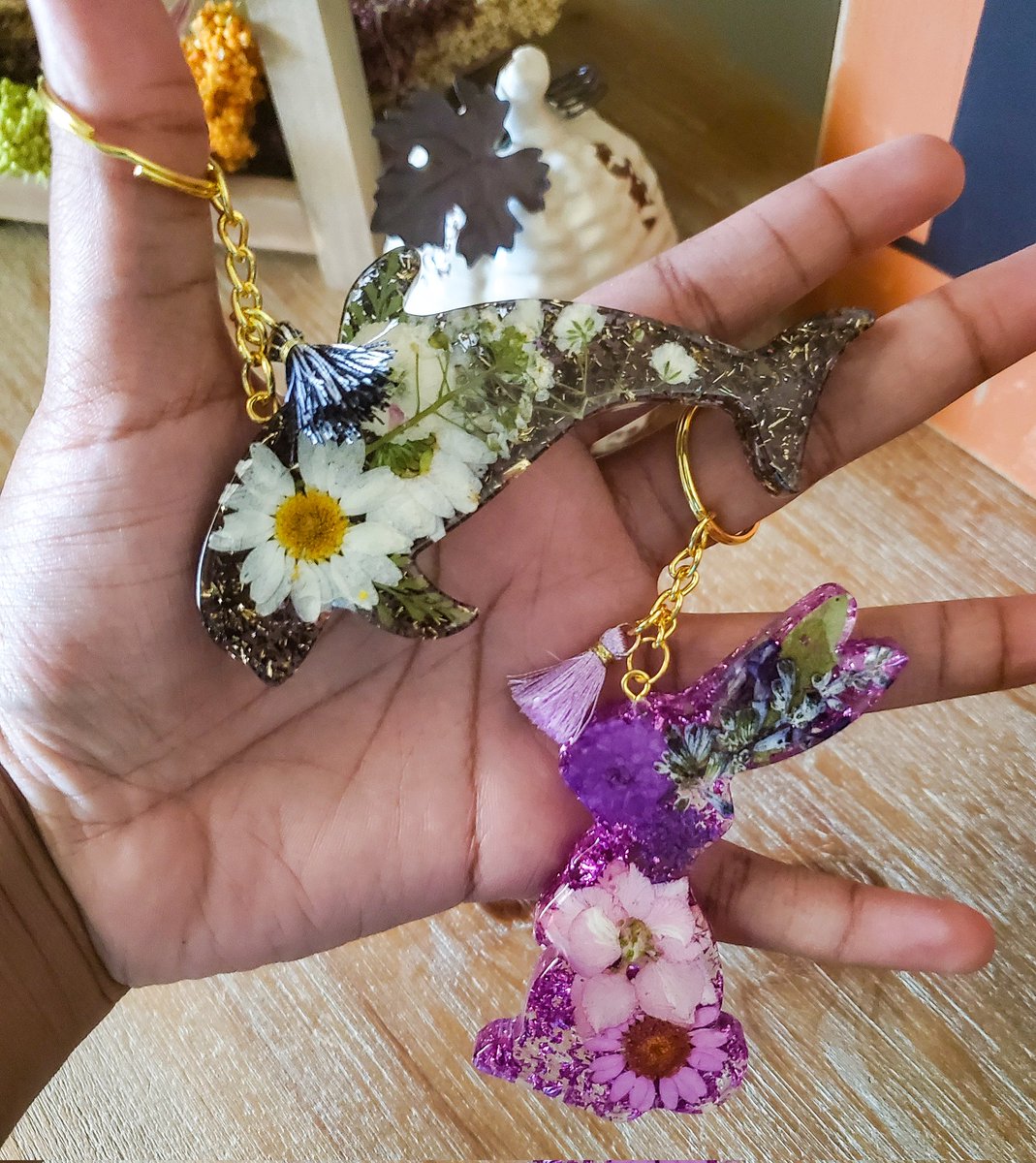 MinimalAbstrac1's tweet image. Floral Glitter Animal Resin Keychains 💐✨️
etsy.com/listing/161093…
#etsyshop #handmadehour #uniquegifts #giftsforfriend #womaninbizhour #CraftBizParty #SpringFlowers #Springtime #AnimalLovers #accessories #keychain #dogmom #flamingo #Butterfly #TuesdayFeeling