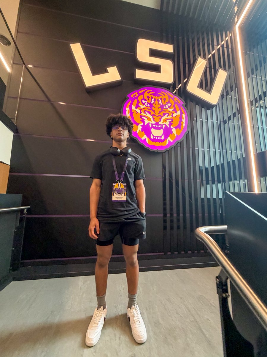 maddixmovin's tweet photo. Unofficial visit @lsufootball! 💜💛
Thanks for having me. #justdifferent #EAT https://t.co/02lMfLG7tW