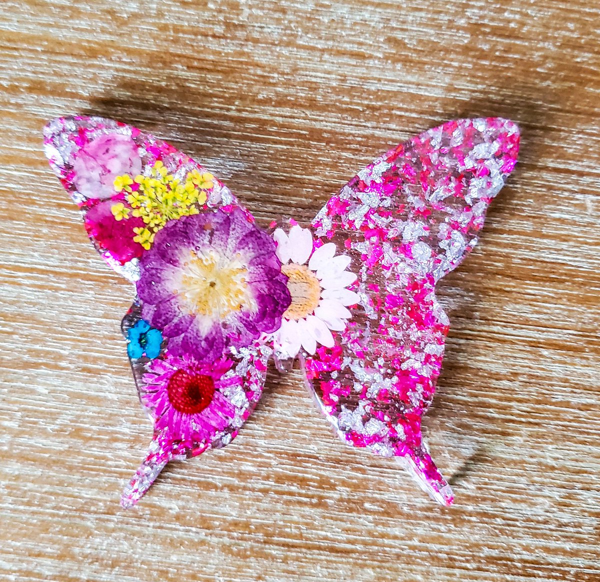 MinimalAbstrac1's tweet image. Floral Glitter Animal Resin Keychains 💐✨️
etsy.com/listing/161093…
#etsyshop #handmadehour #uniquegifts #giftsforfriend #womaninbizhour #CraftBizParty #SpringFlowers #Springtime #AnimalLovers #accessories #keychain #dogmom #flamingo #Butterfly #TuesdayFeeling