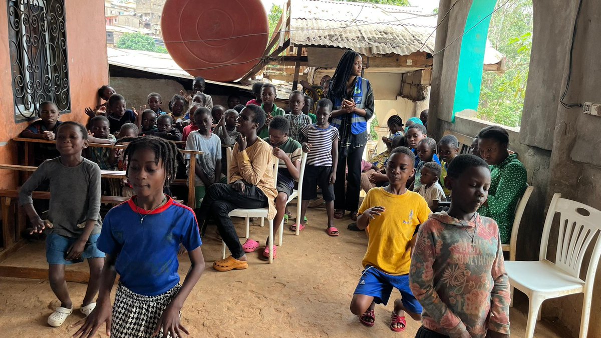 humanisphere's tweet photo. Des sourires, des jeux, et beaucoup de joie 💚

Nous avons eu la chance de partager une après-midi récréative avec les enfants de l’orphelinat Cason à Nkoldomgo. 
Un moment simple, mais rempli de rires, d’énergie et de belles rencontres.

Entre activités, échanges et complicité, chaque instant comptait. 
Ces moments nous rappellent pourquoi nous nous engageons chaque jour.

Merci aux enfants pour leur accueil et leur spontanéité ✨

#Humanisphere #Solidarité #Engagement #Enfance #ActionSolidaire