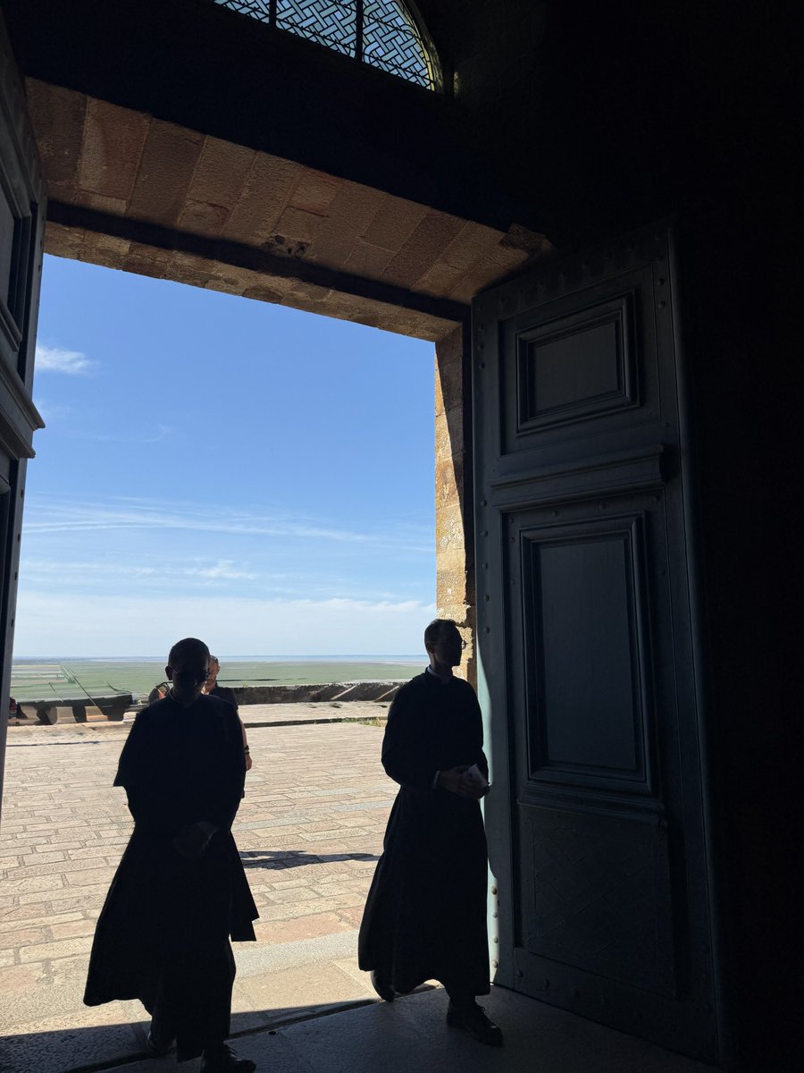 A n d a s h i a n 🤵🏻♀️ tweet media