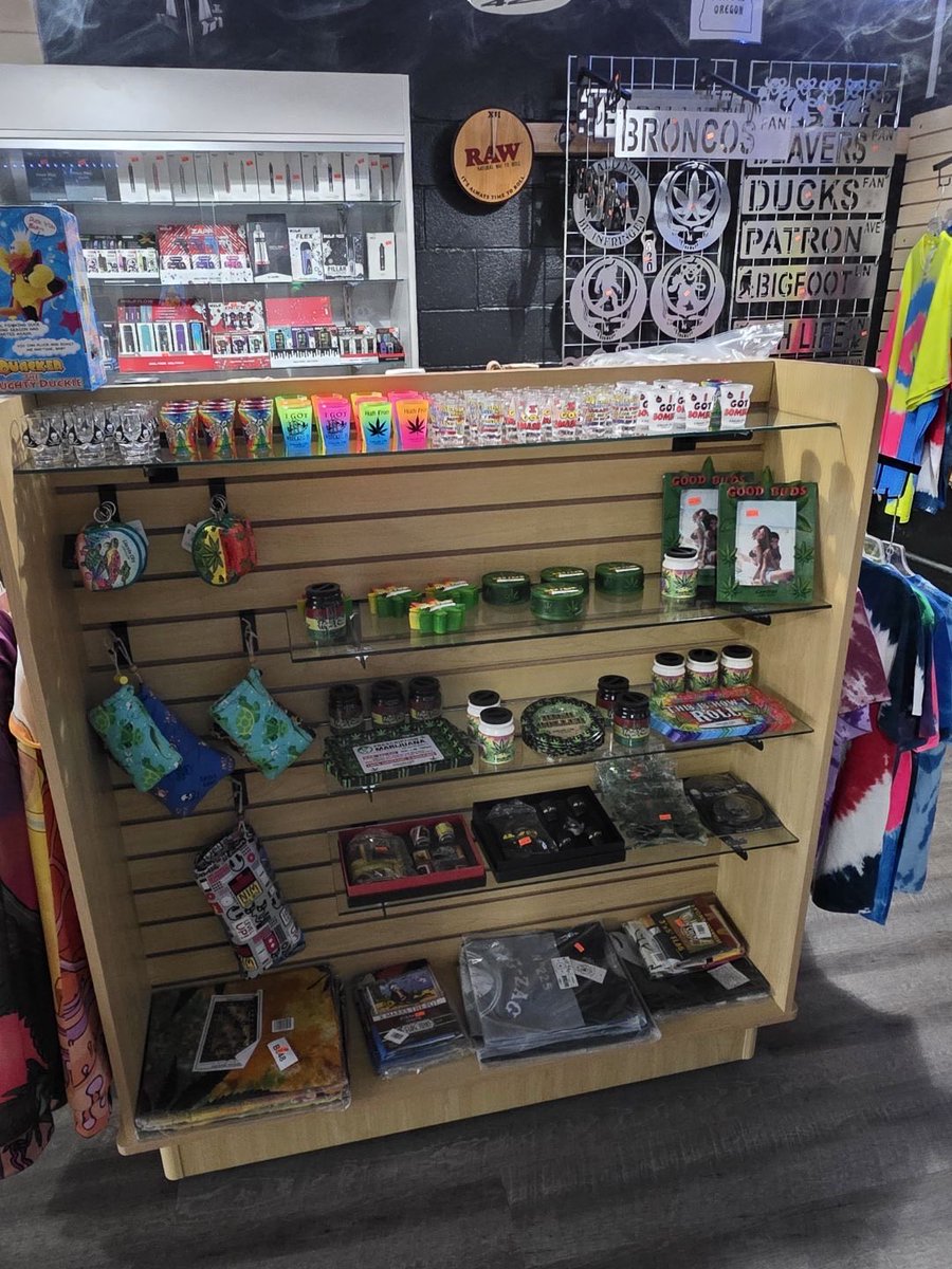 SmokinToys's tweet photo. We also carry #nugjugs, ashtrays, #shotglasses, coin purses, #rollingtrays, and many more #novelties!
Stop by our Lincoln City location to check out all the great deals!
#smokeshop #vapeshop #lincolncity #oregon #custommade #oregonglass #customglass #glassart #420community https://t.co/AlzsvOoBw5