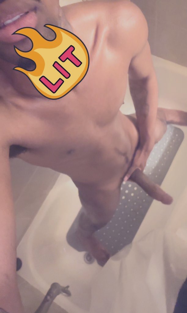 iloverahhh's tweet photo. My dick big idgaf bout nun https://t.co/7PzhnMIrJh