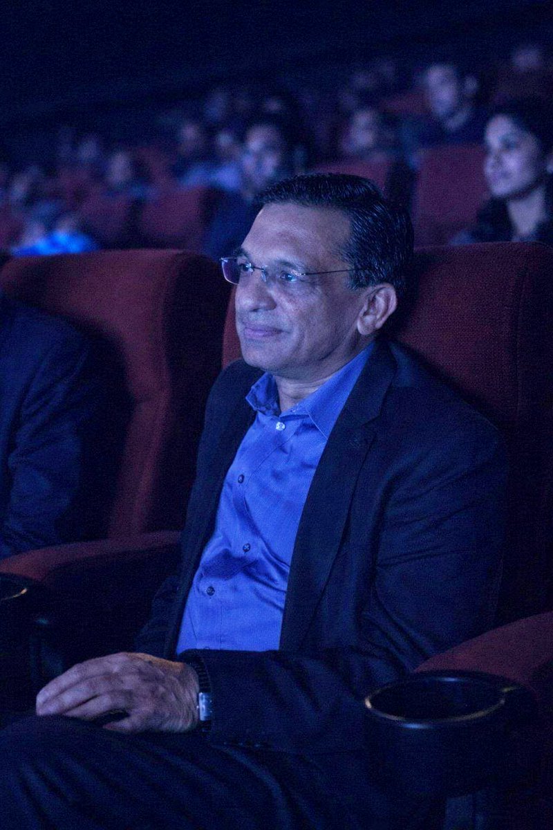 عمر بڑھنے سے ڈرنا نہیں چاہیے، کیونکہ یہ زندگی کا خوبصورت حصہ ہے، اصل نقصان تو جینا چھوڑ دینا ہوتا ہے۔