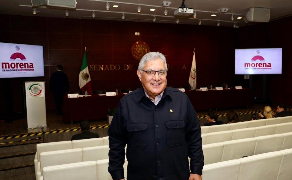 AlfonsoCepedaMx's tweet photo. Ya nos encontramos en el @senadomexicano, en la previa con las compañeras y compañeros de @MorenaSenadores, listos para seguir impulsando la transformación y trabajar por el bienestar del pueblo de #México. 🇲🇽 https://t.co/OrfXGzDDSa