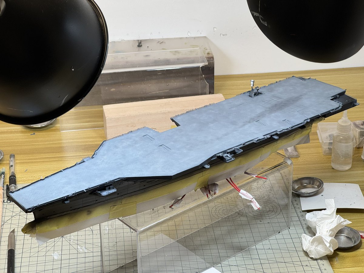 SHOKAKU_NANODAA's tweet photo. Flight deck painting WIP
#scalemodel #艦船模型 #700艦船 #艦船 #船模 #模型製作 #軍事模型 #模型 #微縮模型 #modelwork #modeling #ships #shipmodel #militarymodel #miniaturemodel #700スケモ #700scale #modelship #USN #modelshipbuilding #scalemodelling #shipmodel #shipmodeling https://t.co/qkoPMI8aZT