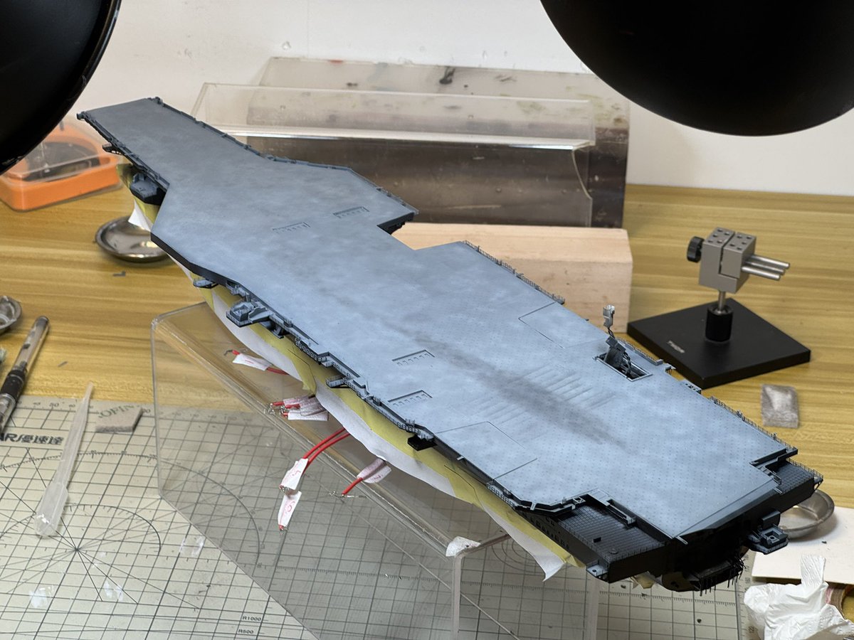 SHOKAKU_NANODAA's tweet photo. Flight deck painting WIP
#scalemodel #艦船模型 #700艦船 #艦船 #船模 #模型製作 #軍事模型 #模型 #微縮模型 #modelwork #modeling #ships #shipmodel #militarymodel #miniaturemodel #700スケモ #700scale #modelship #USN #modelshipbuilding #scalemodelling #shipmodel #shipmodeling https://t.co/qkoPMI8aZT