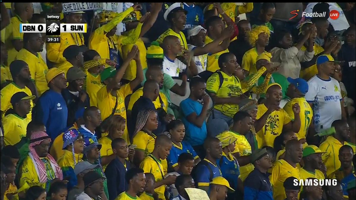 Thee3nthusiasts's tweet photo. Masandawana Amahle 💛👆🔥🔥
@InnocentiaNH 

#AreyengMasandawana #BetwayPrem #Sundowns https://t.co/lmH6DmG95H