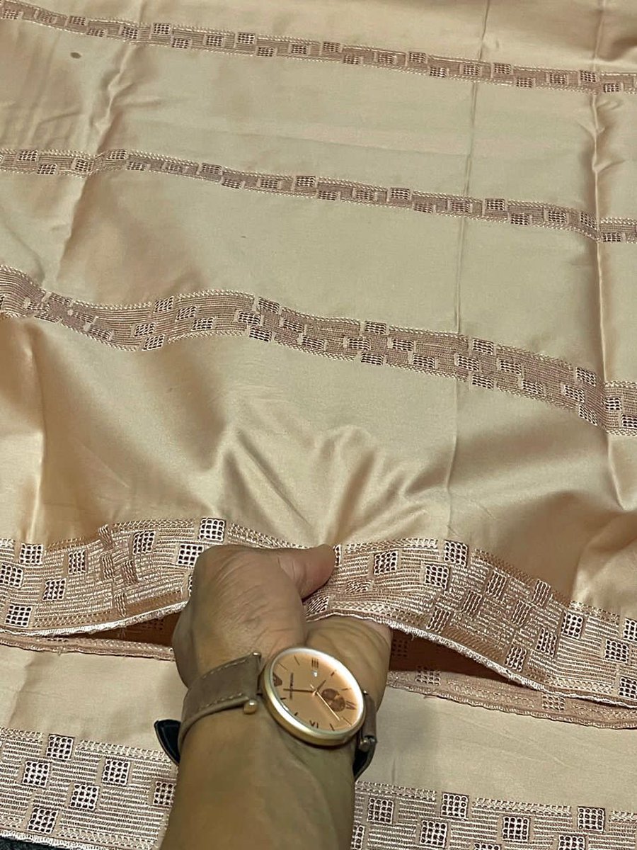 Aliyusa3's tweet photo. *POLISH LACE*
Supreme London textile 
Width: 160CM/M300M
Available in 
At Company Price always💯
*15,000 PER  YARD* https://t.co/SE3NKH81E9