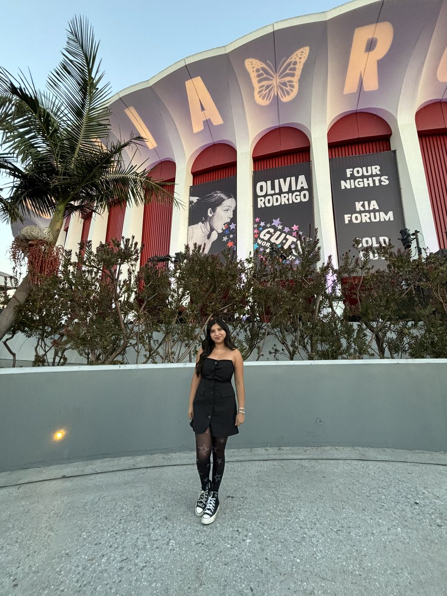 cymbelineeee's tweet photo. Hi @LiviesHQ I just filled out the form I am based from Los Angeles! I would LOVE to be invited to any events in Los Angeles! I love being apart of the livie community both on X and on TikTok !!!  So thankful to apart of this fandom !! https://t.co/VVxn0eUtEe