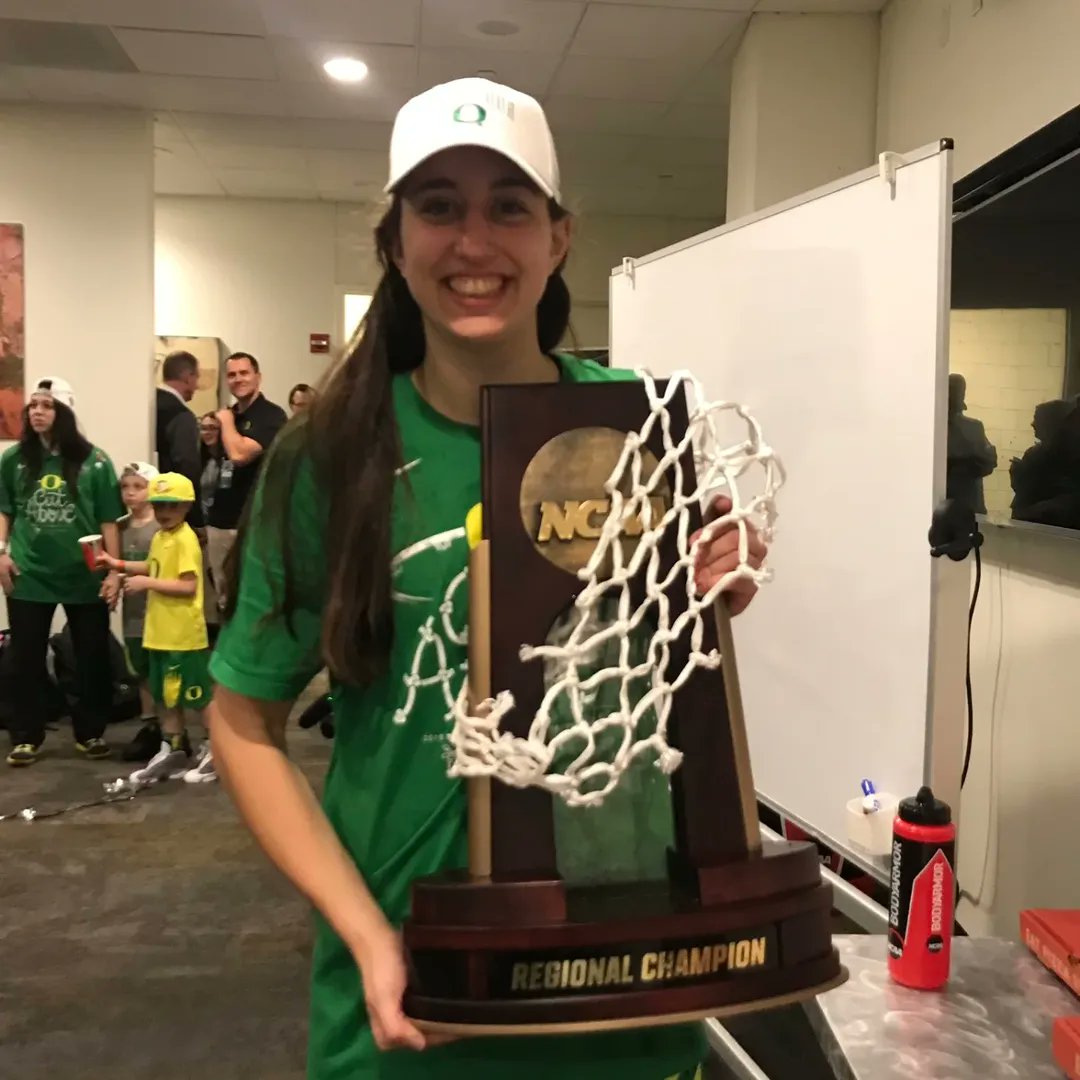Cantera_Basket's tweet image. ✅️ Españoles en la Final Four de la NCAA:

🇪🇸 Aday Mara (Michigan, campeón 2026)
🇪🇸 Helena Pueyo (Arizona, finalista 2021)
🇪🇸 Marta García (Arizona, finalista 2021)
🇪🇸 Maite Cazorla (Oregon, semifinalista 2019)

#MarchMadness