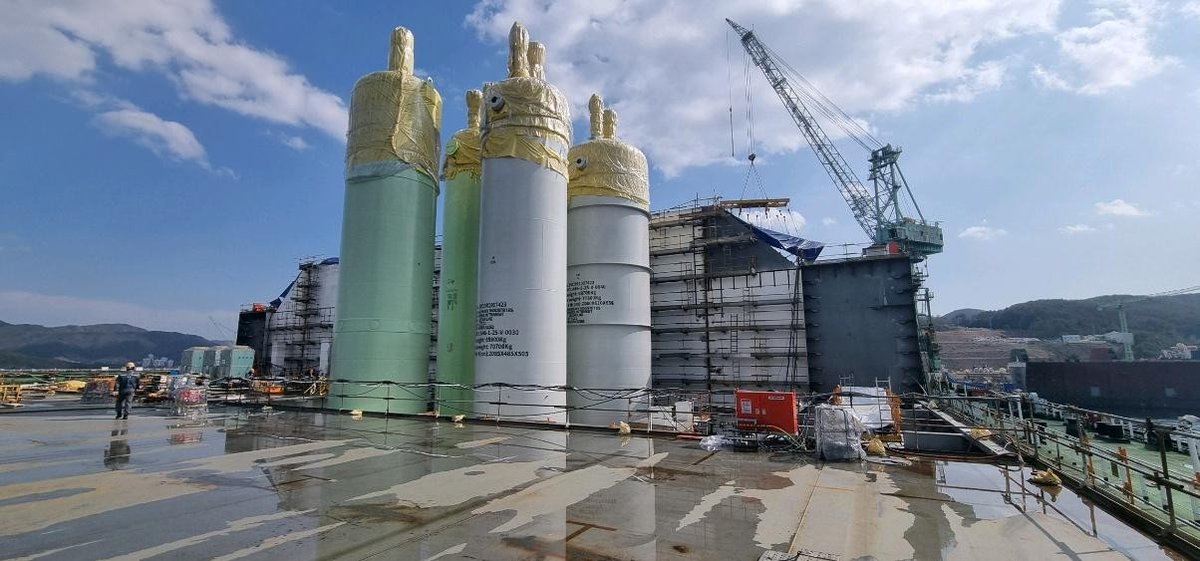 SergioChapa's tweet image. 🇨🇦 Cedar LNG is now expecting its FLNG production ship to arrive in 1H 2028

As seen in the photo below, the ship is already under cosntruction by Samsung Heavy Industries in South Korea.

#LNG #ONGT #NatGas #Shale #OOTT #BritishColumbia #Canada #SouthKorea