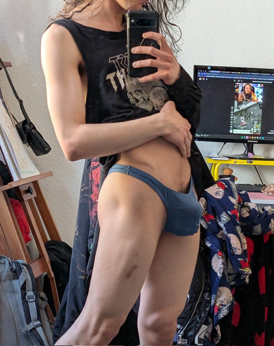 SpecTheGhost's tweet photo. Front or back , pick a snack :3 https://t.co/PrWpqdvzGM