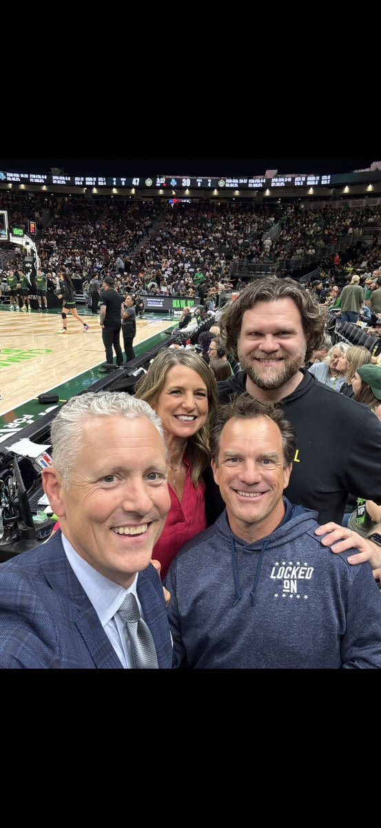 Elise Woodward tweet media