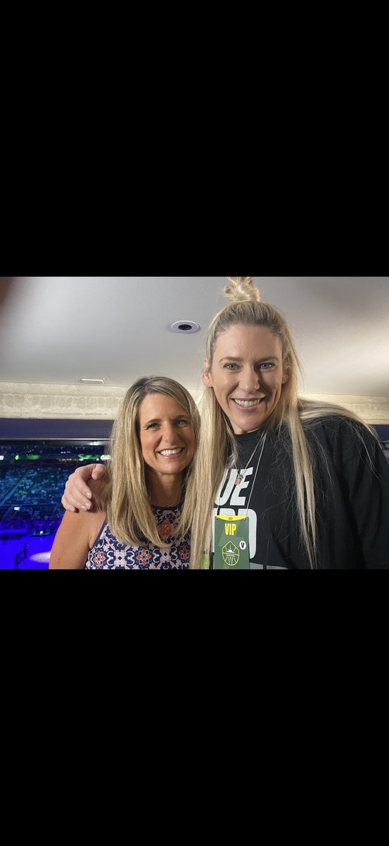 Elise Woodward tweet media