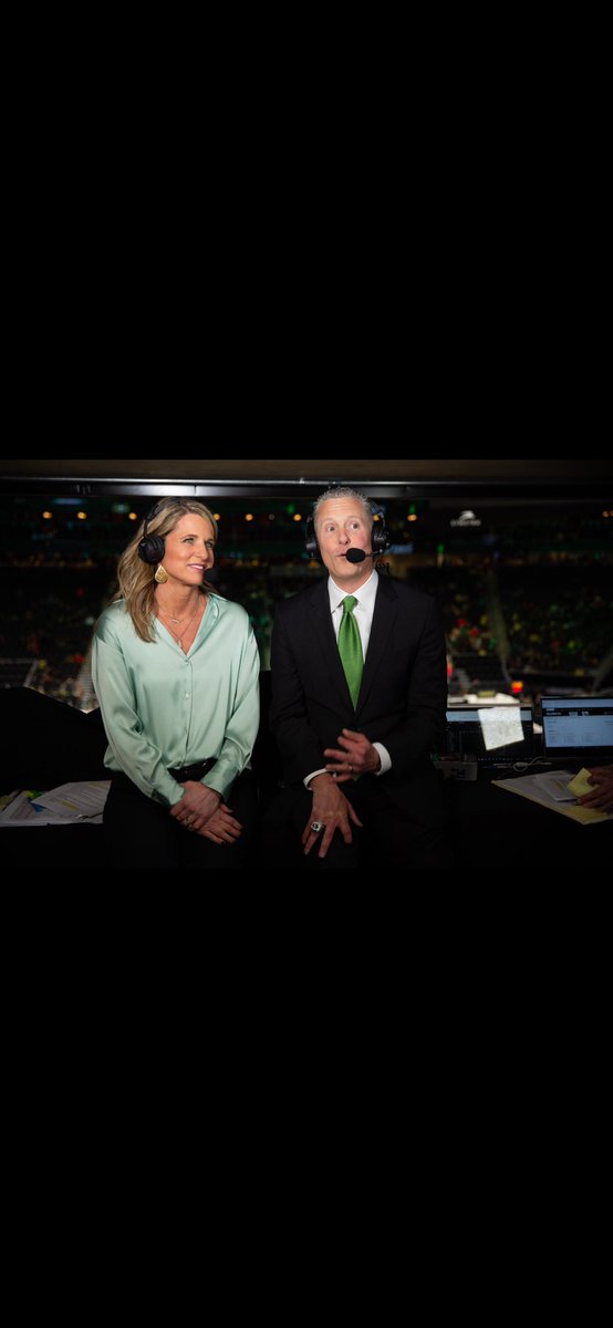 Elise Woodward tweet media