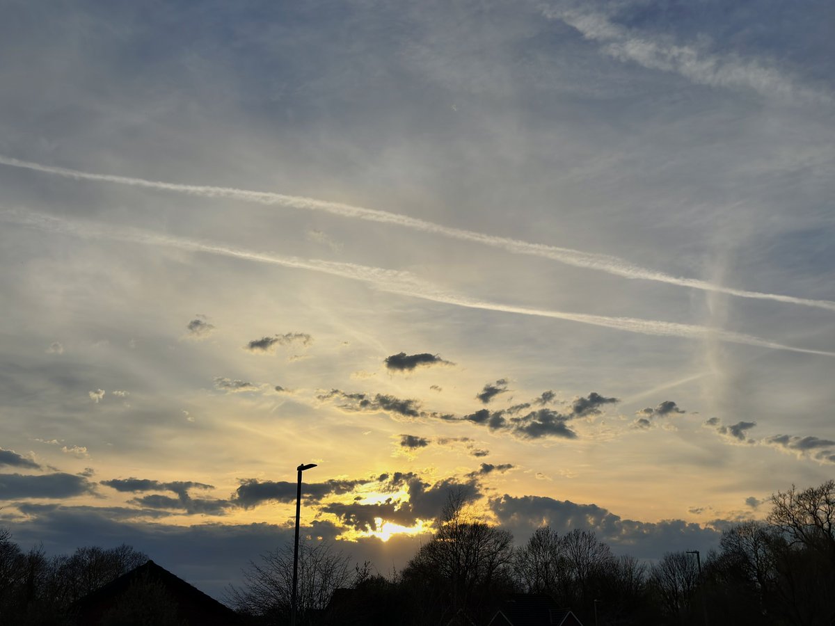 liam_lovell's tweet image. Ever changing skies this afternoon after the clear and sunny first half of the day in Carlisle. Warmest day of the year with a high of 21.5°c 🌤️ 
#clouds #loveukweather