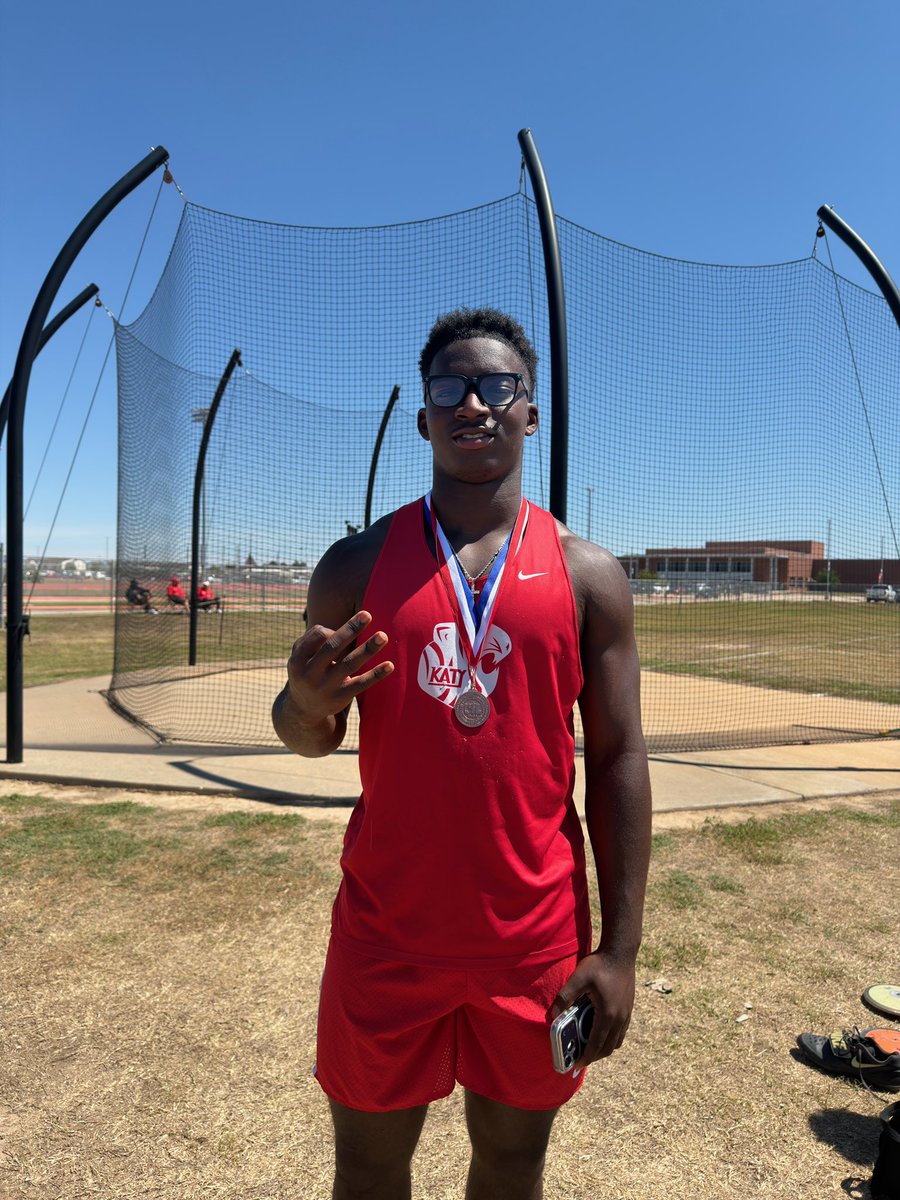 AferiDavies_40's tweet photo. Thankful for the chance to compete today in the District 19-6A meet. Placing 3rd🥉, with a PR of 158-10, advancing on to the Area meet.
#KatyTrack
@OfficialKatyFB 
@RobertCOrtiz 
@RecruitKatyFB 
@DonnieBaggs_ https://t.co/wcTq7vGA7X