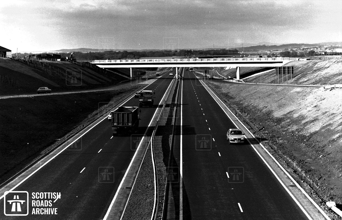 ScotRoadArchive's tweet image. #ThenAndNow time again!

Today we're on the #A720 Edinburgh City Bypass. The old image (undated) is from the 1980s and is looking north from Calder Junction towards Union Canal Aqueduct. No Hermiston Junction back then, but what else is different? 

#Edinburgh #Archives