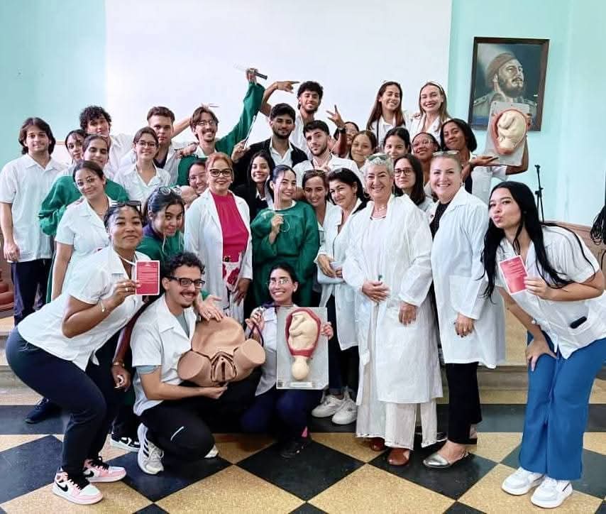 ⚕️Gratitud infinita a nuestros trabajadores de la Salud, a quienes distingue su consagración al más noble y humano de los oficios: salvar vidas y preservar salud.

¡GRACIAS a todos por su dedicación, la medicina es un acto de amor!

#UnidosXCuba 
#CienciaYSalud