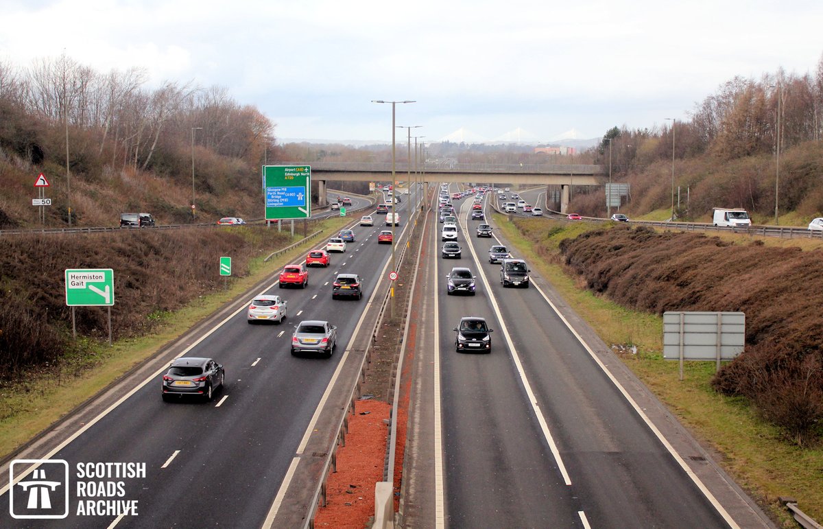 ScotRoadArchive's tweet image. #ThenAndNow time again!

Today we're on the #A720 Edinburgh City Bypass. The old image (undated) is from the 1980s and is looking north from Calder Junction towards Union Canal Aqueduct. No Hermiston Junction back then, but what else is different? 

#Edinburgh #Archives
