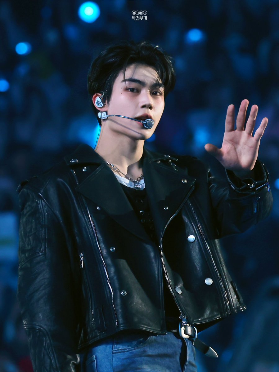 gikilove's tweet image. 260313 앙콘 첫콘 박건욱

아이컨텍🙈🙉

#박건욱 #ZB1 #PARKGUNWOOK #제로베이스원 #gunwook #ZEROBASEONE #パクゴヌク