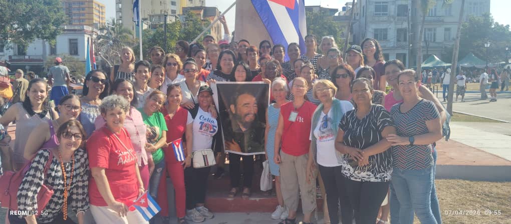 Una representación de las mujeres del Palacio de la Revolución reclamando e cese del Bloqueo genocida contra nuestra patria.
#VilmaVive.
#AbajoElBloqueo.