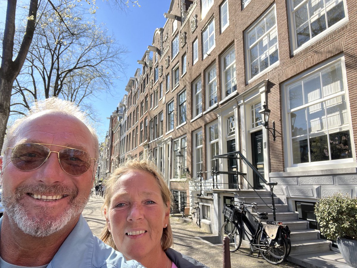 EMutsaars's tweet photo. Today was another lovely sunny day in my home city of Amsterdam. It’s wonderful to experience that sense of freedom. Everyone can present themselves exactly as they wish, from ‘flamboyant types’ to ‘oat milk’ elites. I believe in a society for everyone, based on positivist &amp; love https://t.co/ydGbhHAp12