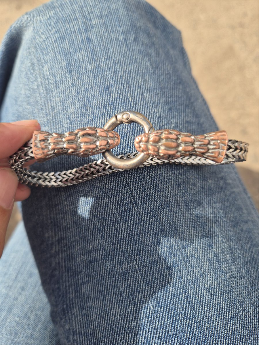 FlorenReCe's tweet photo. Nadie:
Los accesorios del guardia de la obra: https://t.co/KJdzi6QCDb