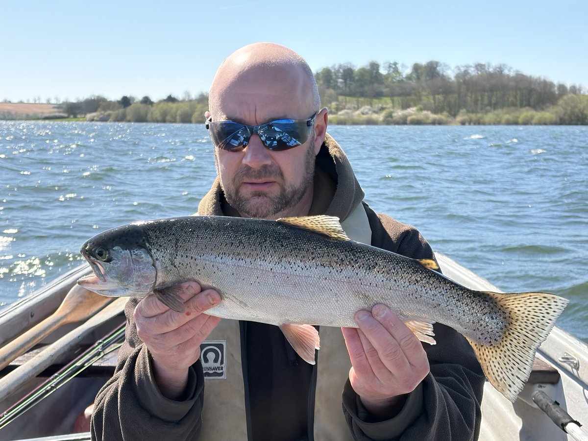 andyflyfisher's tweet image. A bright and a little more than breezy on Rutland Water today with John Miller.
Lovely to catch up with Lee and Martin too.
#flyfishing