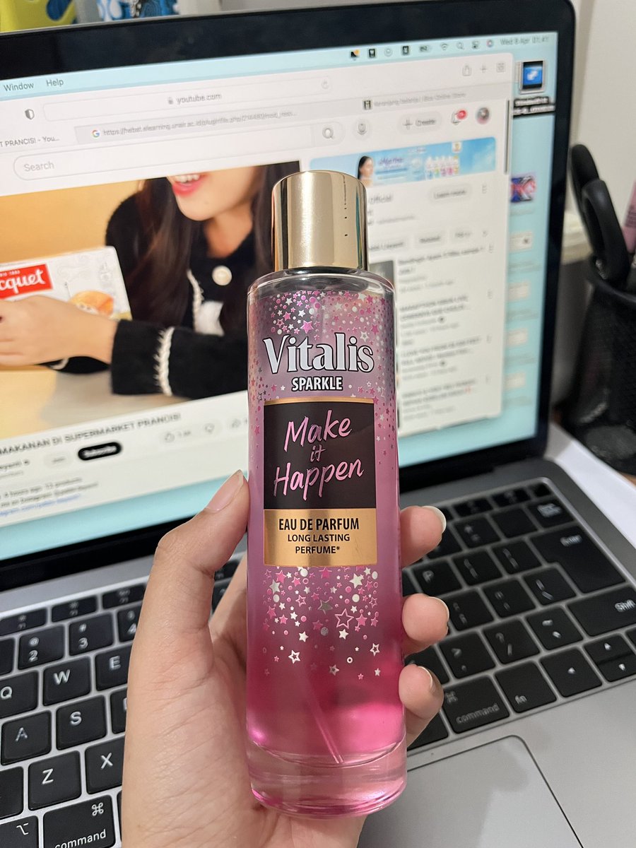 loraurora's tweet photo. ada yg sama make vitalis ini nggak sih kenapa orang orang gatau ya kalo ini tuh awet taukk baunya dan enak menurutku pls kalian tuh garus cobain parfum murah tp enak dan awettttttttttttt cobainn plss https://t.co/WdkZOQNdBg https://t.co/T5E51jKGKs